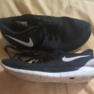 Nike Men's Black and White Athletic Shoes